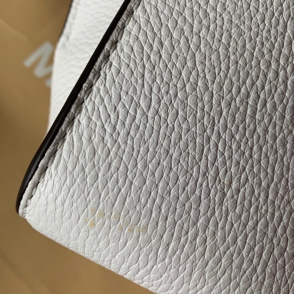 MK Hamilton Traveler in White Pebbled Leather - Picture 9 of 11
